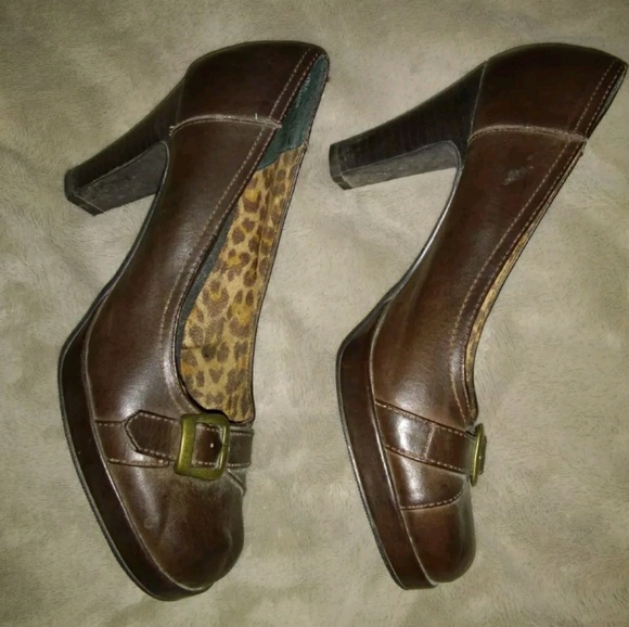 Sweet 554 Shoes - Cute buckle brown heels